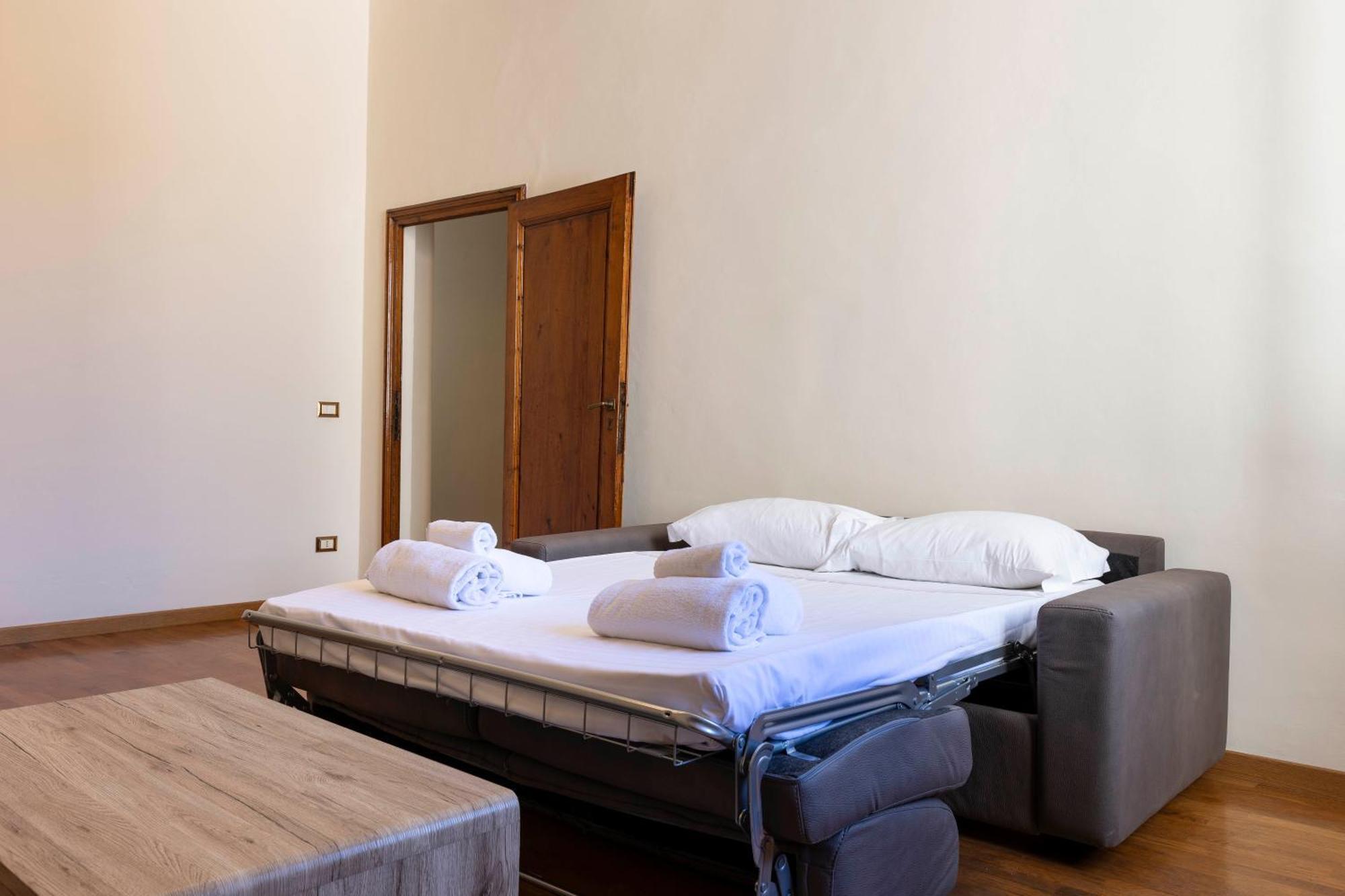 Santo Spirito Exclusive Apartment ฟลอเรนซ์ ภายนอก รูปภาพ